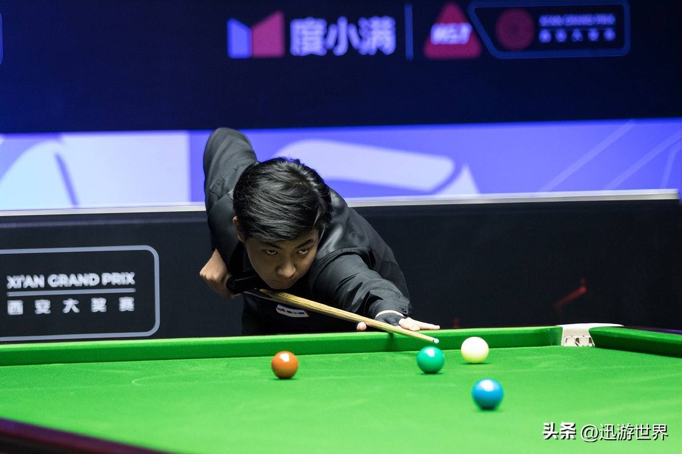 他的表现似 他的表现似